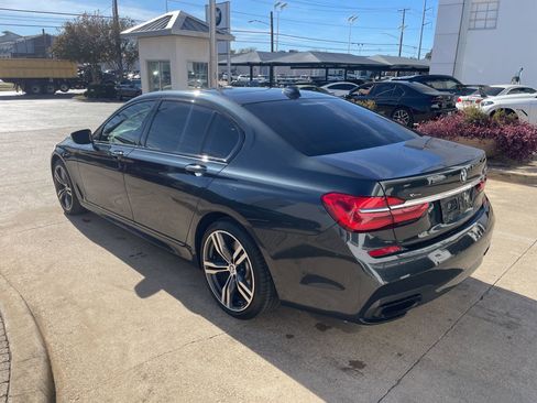 Used 2019 BMW 750i xDrive w/ Executive Package image 7