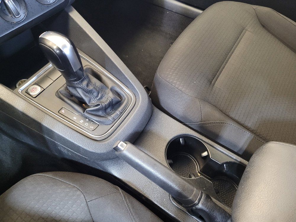 Used 2015 Volkswagen Jetta SE FWD image 26