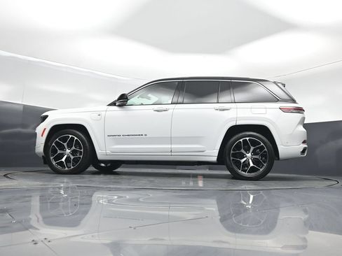 Used 2023 Jeep Grand Cherokee Summit AWD/4WD image 8