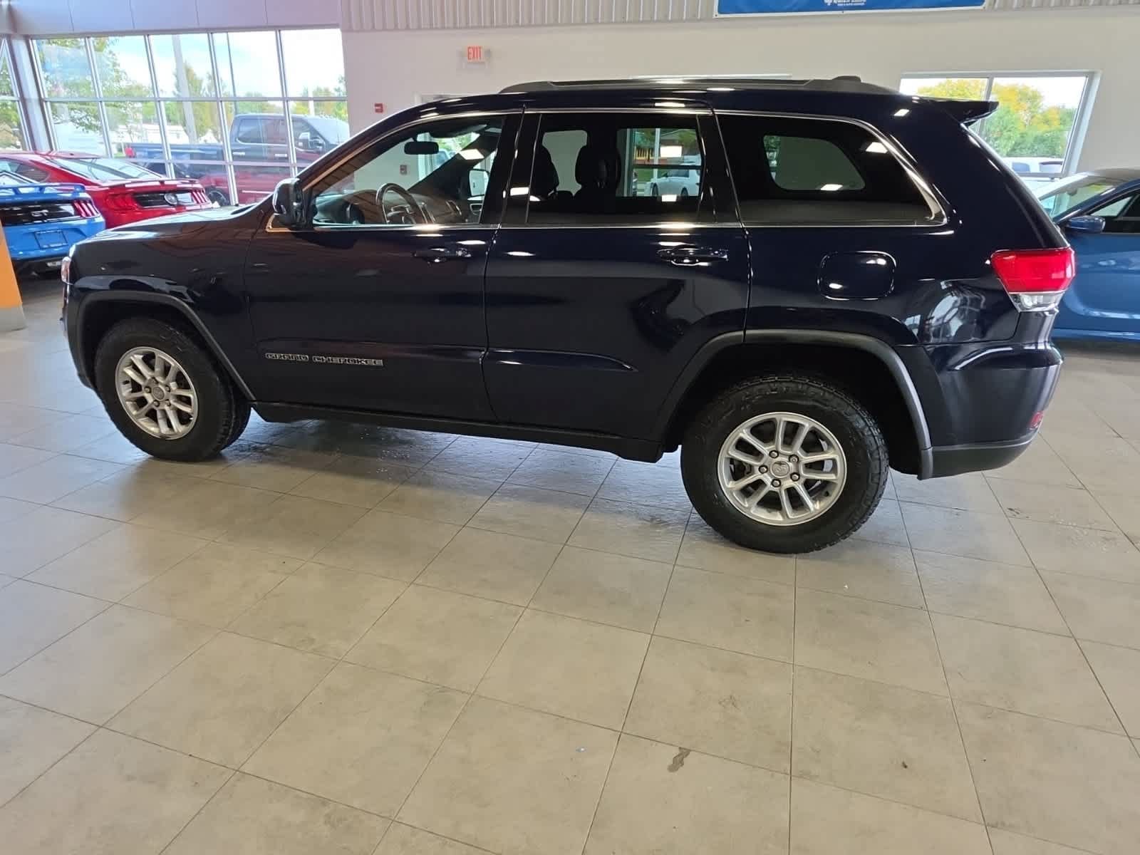 Used 2018 Jeep Grand Cherokee Laredo AWD/4WD image 12