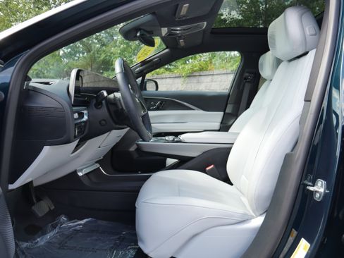 Used 2024 Cadillac Lyriq Luxury AWD/4WD image 12