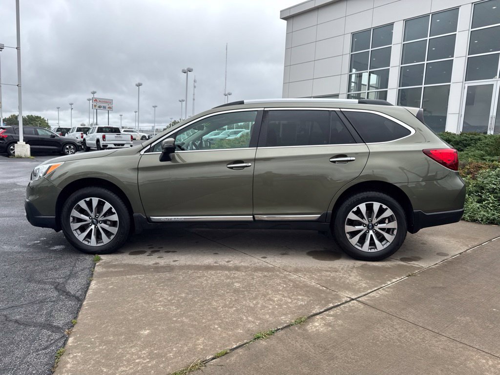 Used 2017 Subaru Outback 3.6R Touring AWD/4WD image 8