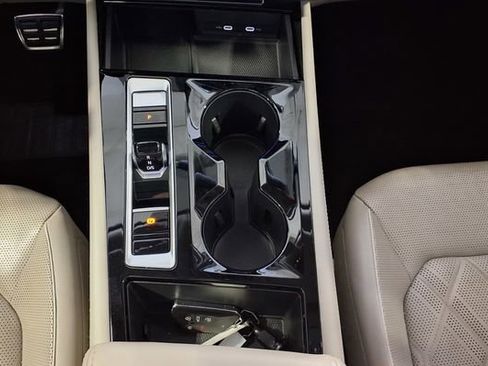 Used 2024 Volkswagen Atlas SEL Premium R-Line image 27