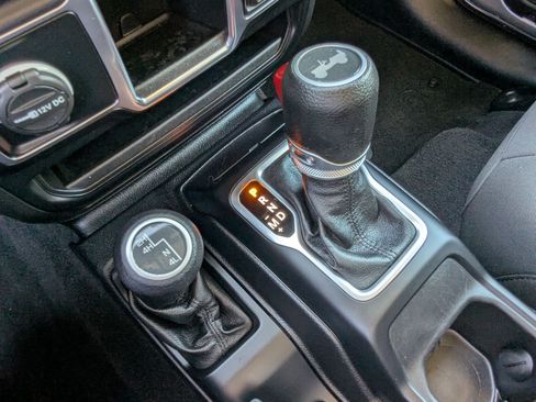 Used 2021 Jeep Wrangler Unlimited Sport AWD/4WD image 22