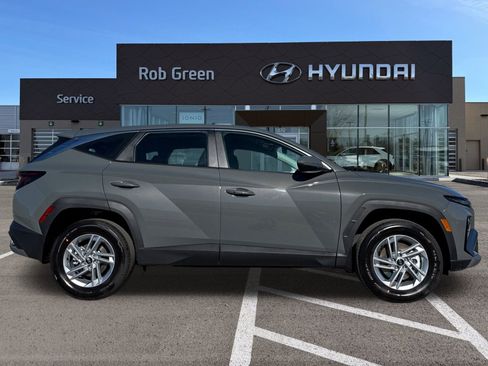 New 2026 Hyundai Tucson SE image 8