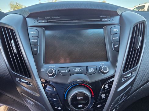 Used 2015 Hyundai Veloster Turbo w/ Option Group 04 FWD image 17