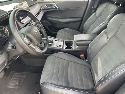 Used 2023 Mitsubishi Outlander SE Black Edition image 18