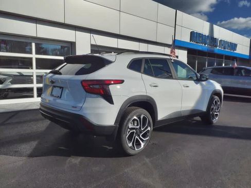 Used 2025 Chevrolet Trax RS w/ Driver Confidence Package image 6