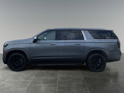 New 2026 Chevrolet Suburban Premier image 4