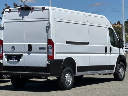 New 2024 RAM ProMaster 2500 w/ Convenience Group image 4