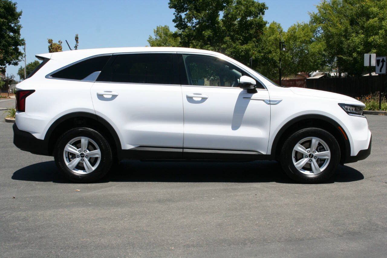 Used 2022 Kia Sorento LX AWD/4WD image 4