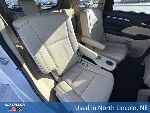 Used 2015 Toyota Highlander Limited Platinum image 23