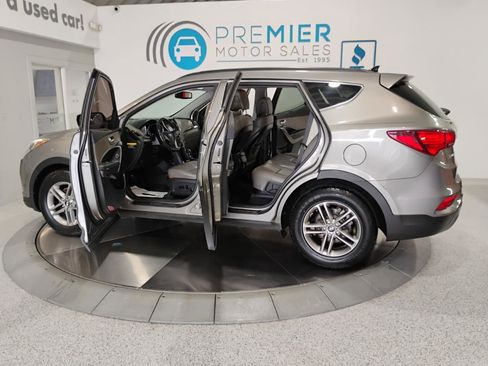 Used 2017 Hyundai Santa Fe Sport image 4