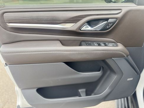 Used 2021 GMC Yukon Denali w/ Denali Premium Package image 11