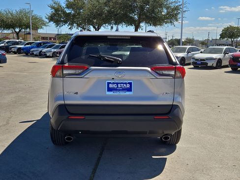 Used 2022 Toyota RAV4 XLE image 5