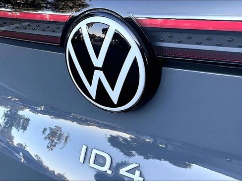 Used 2023 Volkswagen ID.4 Pro image 32