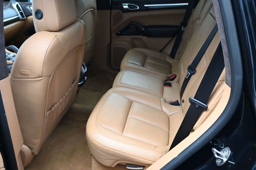 Used 2016 Porsche Cayenne GTS AWD/4WD image 17