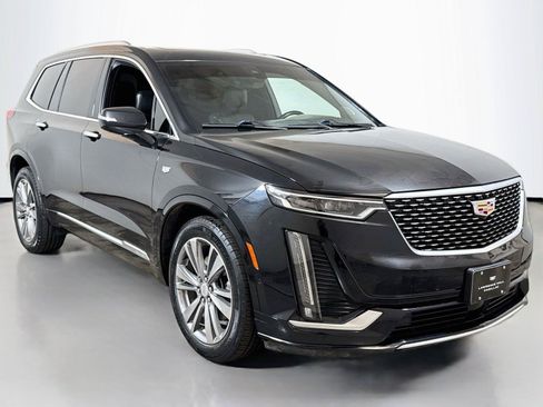 Used 2022 Cadillac XT6 Premium Luxury w/ Platinum Package FWD image 3
