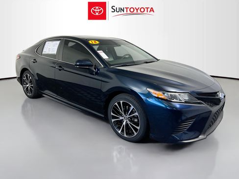 Used 2018 Toyota Camry SE w/ Moonroof Package FWD image 1