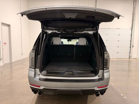Used 2025 Chevrolet Suburban Premier image 8