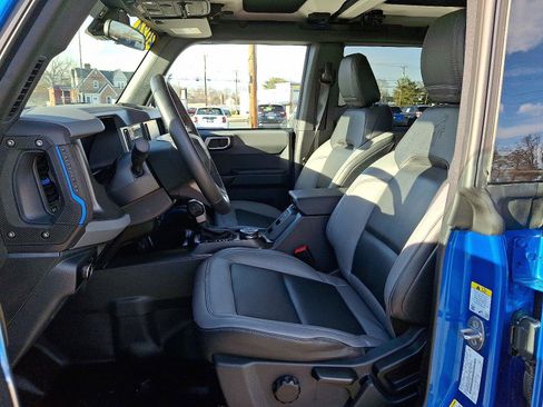 Used 2024 Ford Bronco Black Diamond image 13