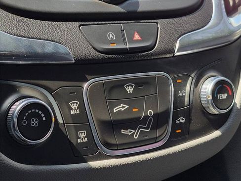Used 2022 Chevrolet Equinox LS w/ Driver Confidence II Package FWD image 8