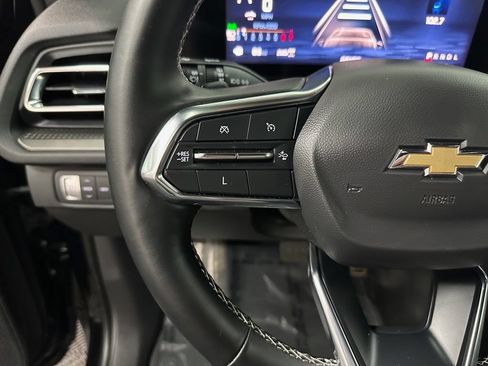 Used 2025 Chevrolet Traverse LT AWD/4WD image 14