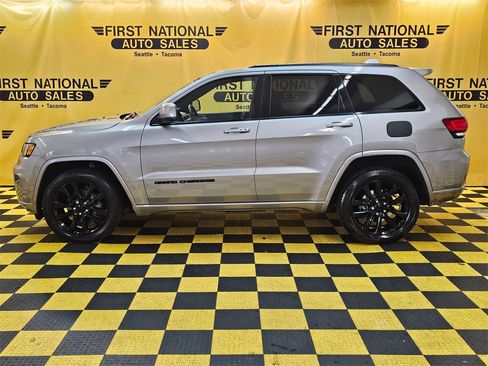 Used 2018 Jeep Grand Cherokee Altitude image 6