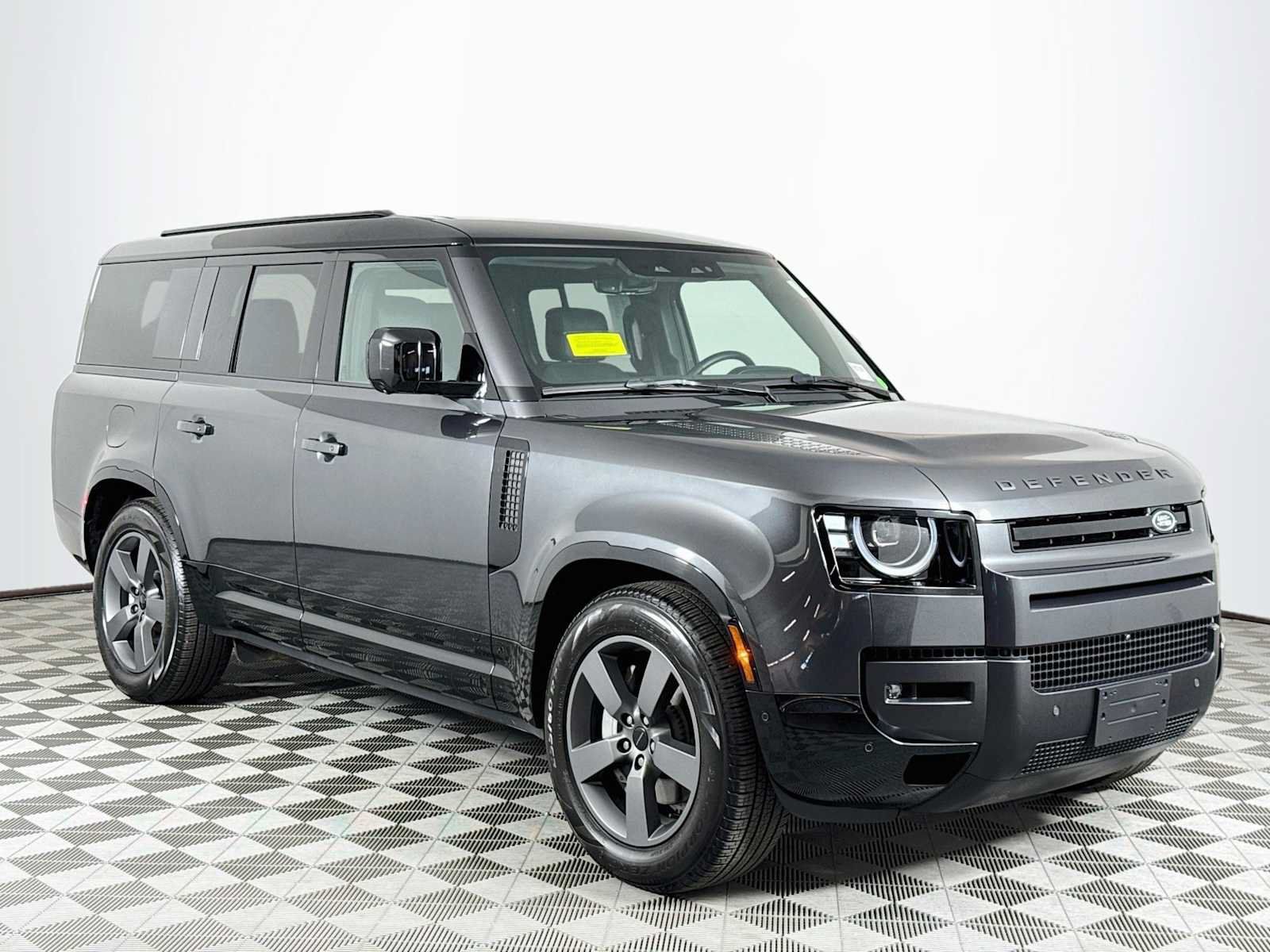 Used 2026 Land Rover Defender 130 X-Dynamic SE AWD/4WD image 3
