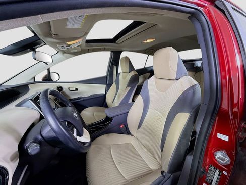 Used 2018 Toyota Prius Three w/ Advanced Technology Package image 13