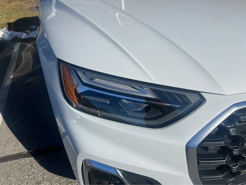 Used 2024 Audi Q5 2.0T Premium w/ Convenience Package image 2