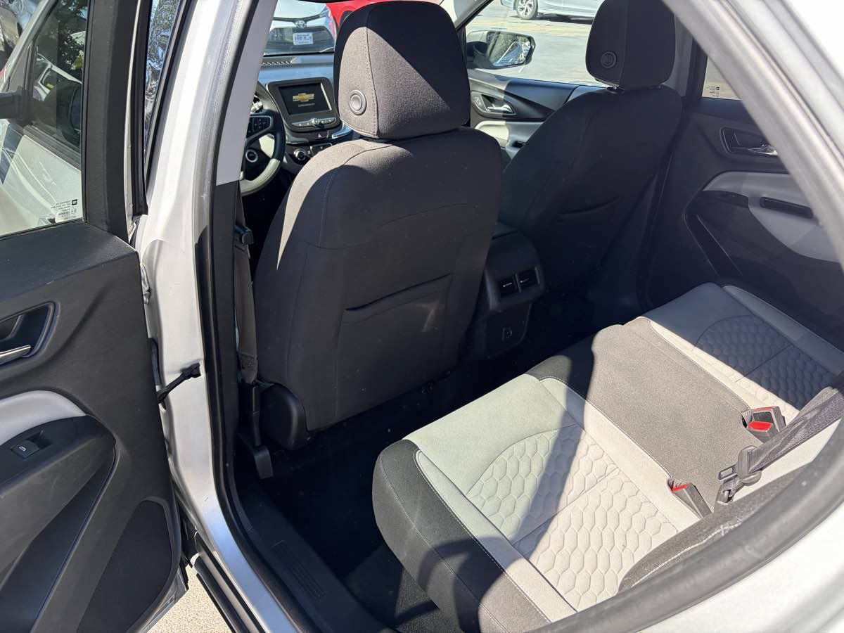 Used 2019 Chevrolet Equinox LS w/ LS Convenience Package AWD/4WD image 18