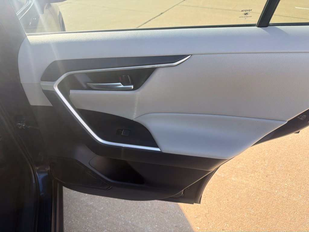 Used 2022 Toyota RAV4 XLE w/ Convenience Package FWD image 31