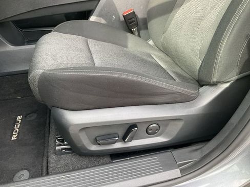 Used 2024 Nissan Rogue SV image 26