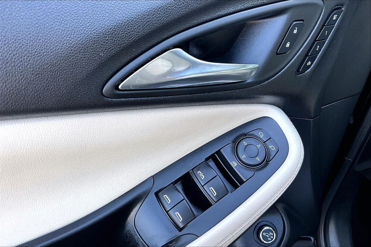 Used 2024 Buick Encore GX Avenir w/ Avenir Technology Package FWD image 30