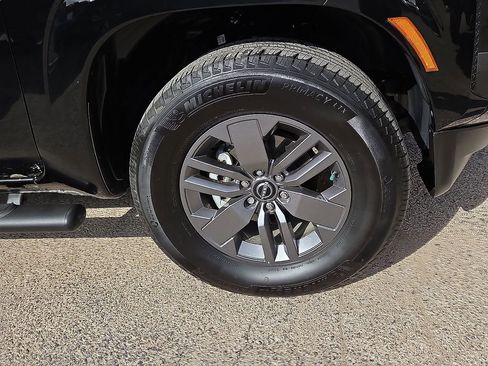 Used 2025 Nissan Frontier SV RWD image 7