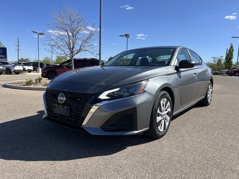 Used 2024 Nissan Altima 2.5 S image 14