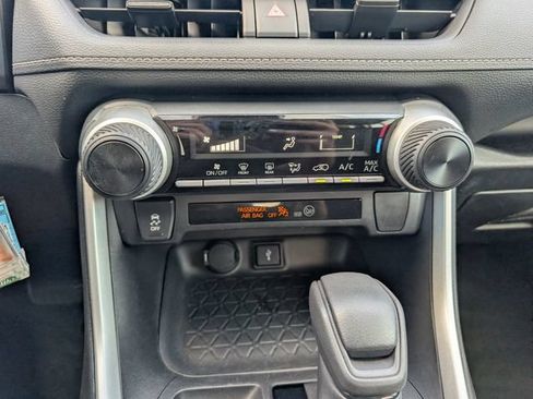 Used 2021 Toyota RAV4 LE FWD image 17
