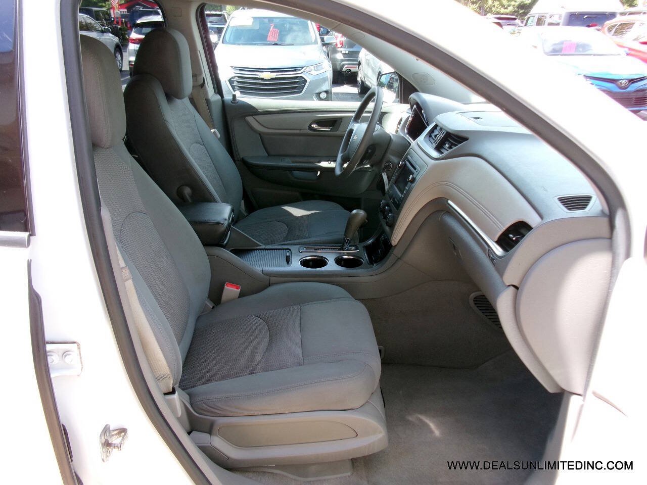 Used 2017 Chevrolet Traverse LS FWD image 20