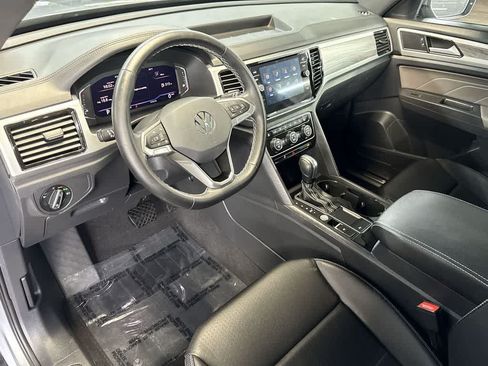 Certified 2023 Volkswagen Atlas Cross Sport SE w/ Panoramic Sunroof Package FWD image 13