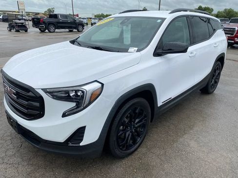 Used 2021 GMC Terrain SLE w/ Driver Convenience Package FWD image 2
