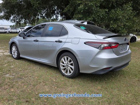 Used 2022 Toyota Camry LE image 4