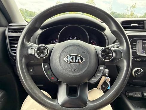 Used 2017 Kia Soul FWD image 30