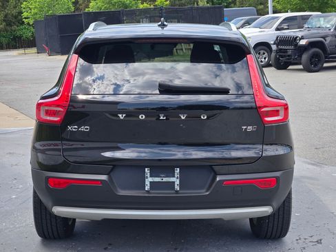 Used 2022 Volvo XC40 T5 Momentum AWD/4WD image 6