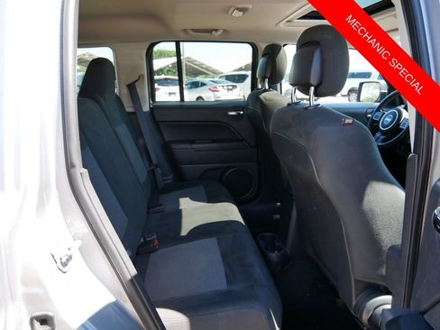 Used 2015 Jeep Patriot Latitude w/ Sun/Sound Group AWD/4WD image 9