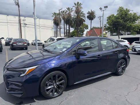 Used 2025 Toyota Corolla SE w/ SE Premium Package image 12