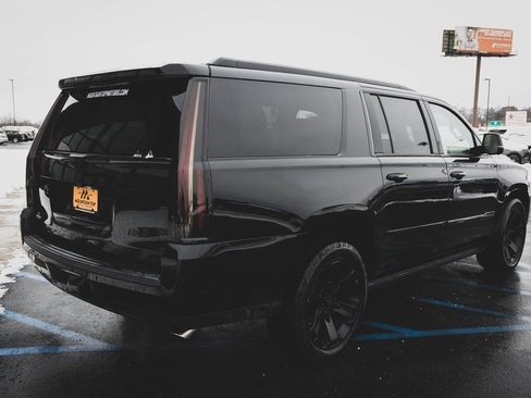 Used 2020 Cadillac Escalade ESV Platinum image 34