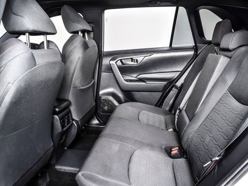 Used 2022 Toyota RAV4 SE w/ Weather & Moonroof Package AWD/4WD image 19
