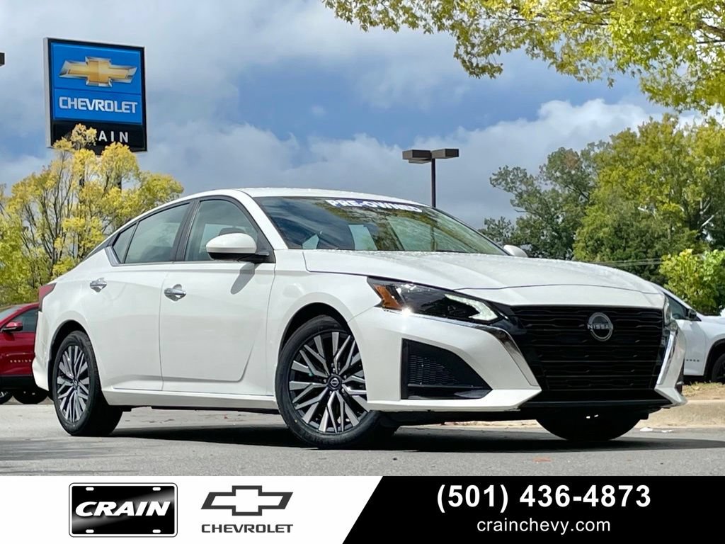 Used 2023 Nissan Altima 2.5 SV FWD image 1