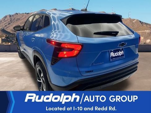 Used 2025 Chevrolet Trax RS image 3